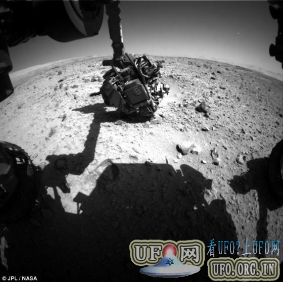 美国宇航局“好奇号”火星车，拍到明亮UFO的飞行轨迹