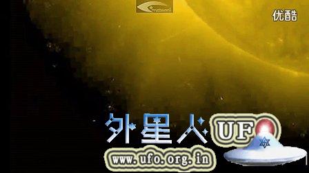 2014年11月02日太阳周围巨大的雪茄型UFO的图片