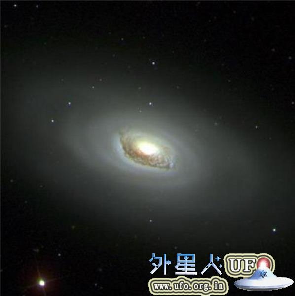 最新研究称：宇宙暗能量正蚕食暗物质