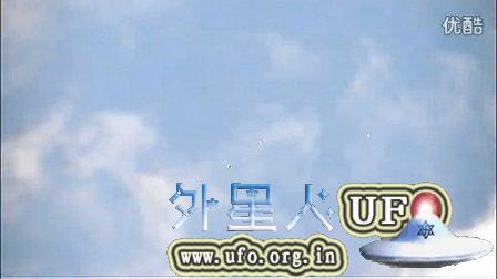 2015年1月3日伦敦西区上空飞过的两个UFO的图片