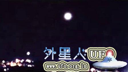 2015年1月15日马萨诸塞州UFO母舰释放多个小光球的图片