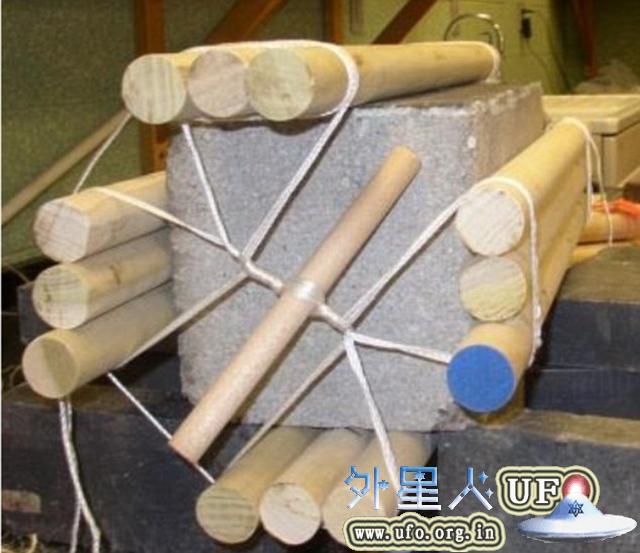 金字塔巨石是如何搬运的呢？石块加木棍