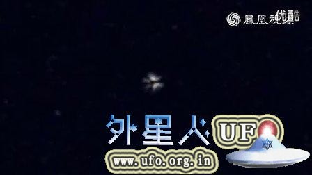 实拍夜空蝶状UFO母船放出小UFO