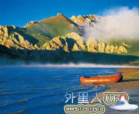 1993年，那时的杨欣还很年轻。他记得，那是一个无风的早上，他和几位伙伴漂流至烟瘴挂峡谷入口，从南向北流的牙曲在这里汇入通天河。在太阳的照射下，牙曲水面上升起2米多高的雾瘴，缭绕的白雾逆通天河而上，像游蛇般钻进峡谷之中。如今，规划中的牙哥水电站的选址就在不远处。 第2张