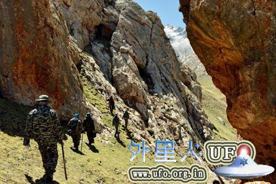 20世纪80年代以来，从葛洲坝、三峡大坝建设开始，长江流域的水利工程一个接一个出现。目前，长江流域建成、在建或规划中的水电站大坝已超过2000个！曾经浩瀚奔涌的世界第三大河流，被层层截断，被肢解成一座座静止的水库和纵延万里的大楼梯。 烟瘴挂，长江上的第一个大峡谷，是整个长江流域原生环境保存得最为完好的一片净土了。但是，让我们感到遗憾的是，这个长江干流最尽头的峡谷，也很有可能成为水电站建设的牺牲品。如果牙哥水电站规划变成现实，万里长江之上再无一段纯自然的河道。留住烟瘴挂，也就是留住长江源最后一小段自然河道。留住烟瘴挂，是保护长江生态的最后底线。 第5张