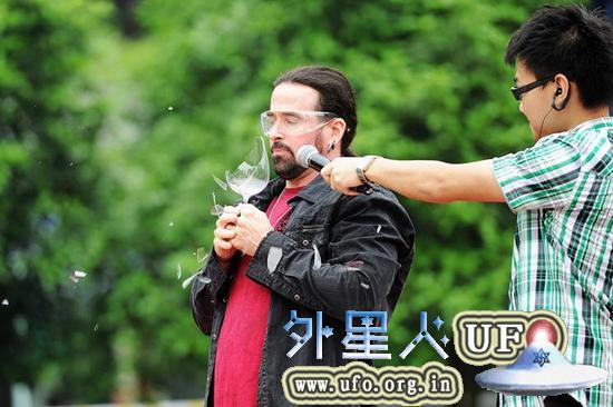 杰米·维德拉震碎杯子 第2张