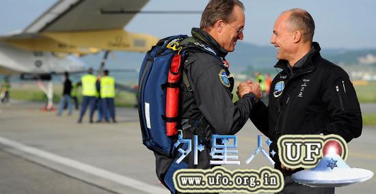 阳光动力两名联合创始人及飞行员波特兰·皮卡德和安德烈·波许博格 第2张