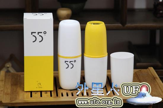 最近55°杯占领了朋友圈，一时间全民总动员不亦乐乎，俨然已经成了跨年爆款。然而还没等这股“魔法杯”旋风走远，又一则相关信息席卷而来：“55°杯的骗局！”让很多选购者大呼上当。既然众说不一，那让我们客观分析一下这个“神器”到底是什么样的吧。 第1张