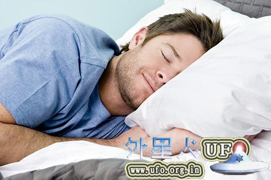 bigstock-Man-comfortably-sleeping-in-hi-15694625 第5张