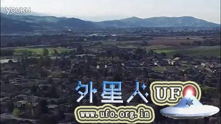 2015年3月9日美国加州上空快速飞过的UFO
