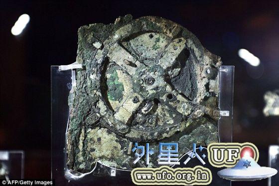 安迪基西拉机械装置，是在安迪基西拉岛的一艘海底罗马货船残骸上发现的。此前进行的研究显示安迪基西拉机械装置用于计算行星的移动和时间的流逝。2008年进行的扫描结果显示，这个装置可能用于预测日食 第2张