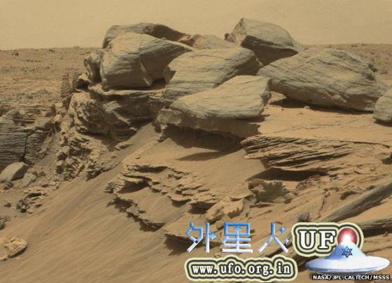 沿途，好奇号看到了很多不同寻常的岩石景观 第3张