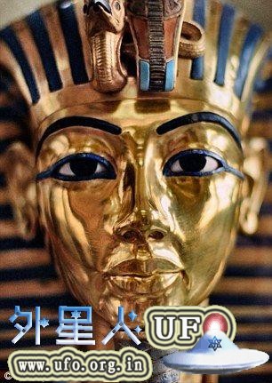 坦卡蒙法老王的黄金面罩精美绝伦同时象征着至高无上的王权，但面罩下的肉体并没有面罩那么精美。 第1张
