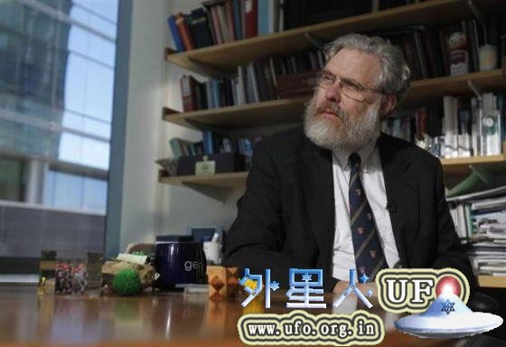 遗传学家乔治·丘奇，在他位于哈佛医学院的办公室中