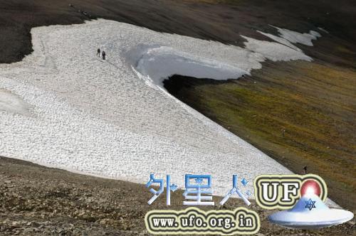 加拿大西北地区塞尔维恩山脉的亚北极冰区。这些冰层不仅是独一无二的考古宝藏所在，而且还保留着数千年来不断积累起来的生物样品。 第3张