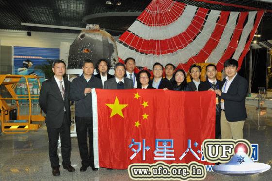 中国探月工程三期再入返回飞行试验返回器交接仪式和开仓仪式于11月2日上午举行，全部搭载物品顺利取出。中国探月工程三期再入返回飞行试验获得圆满成功。新华网发 第2张