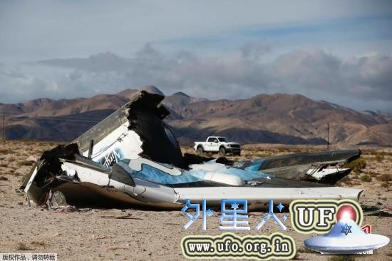 当地时间11月1日，英国维珍银河公司商业宇宙飞船“宇宙飞船二号”坠毁碎片。2014年10月31日，英国维珍银河公司商业宇宙飞船“宇宙飞船二号”在美国加利福尼亚州莫哈韦沙漠地带坠毁，致使飞行员一人死亡，另一人重伤。