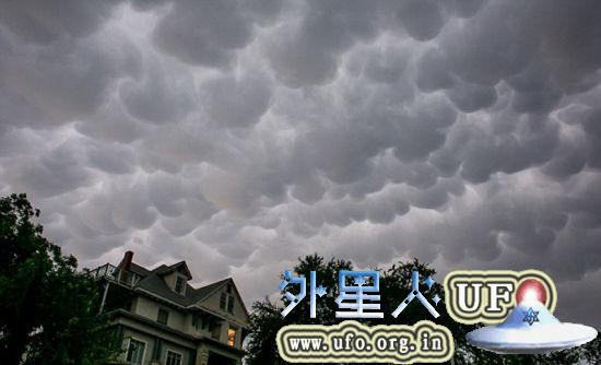 美国克萨斯州暴雨过后空中现酷似UFO云团 第3张