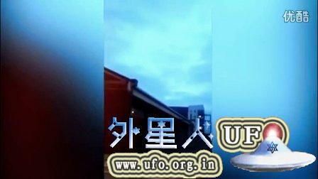 2015年6月29日英国出租车司机拍到UFO悬停在水手码头上空