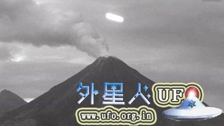 2015年7月4日墨西哥火山喷发时拍到巨大雪茄型飞船(监测镜头) 2015年7月4日墨西哥火山喷发时拍到巨大雪茄型飞船(监测镜头)