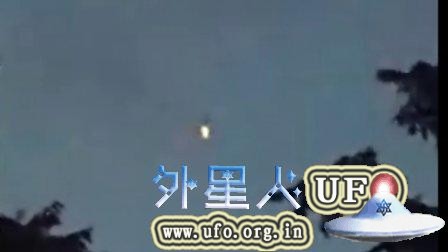 2015年7月4日纽约市皇后区飞碟光暗转换并发射烟火? 2015年7月4日纽约市皇后区飞碟光暗转换并发射烟火?