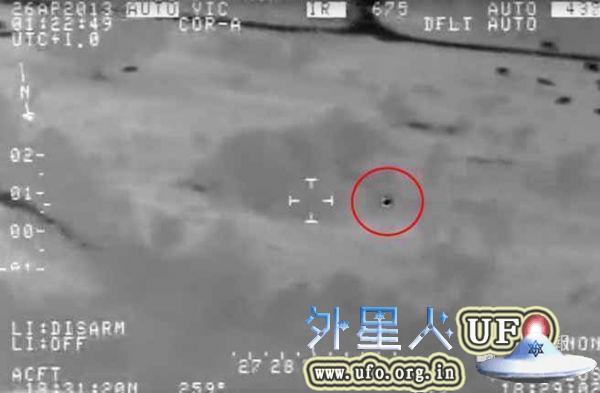 飞碟科学联盟:美国土安全部拍到UFO 进出大海1分为2