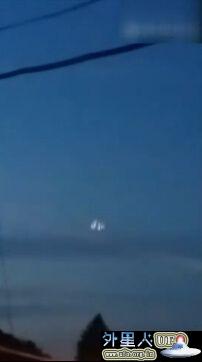 拍到神奇UFO母体分裂成6个光球 路人吓惊呆的图片 第2张 UFO开始分裂 第2张