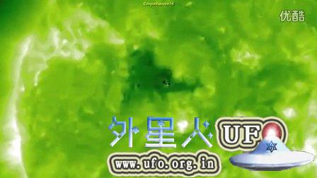 2015年8月25日太阳周围的巨大UFO的图片