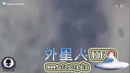 2015年9月1日加州海滩儿童戏水时拍到雪茄型UFO Newport Beach的图片 2015年9月1日加州海滩儿童戏水时拍到雪茄型UFO Newport Beach的图片