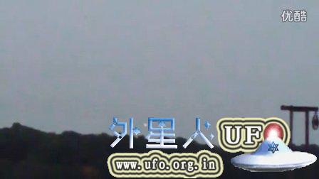 2015年8月17日纽约市扬基低空橙色光球UFO的图片