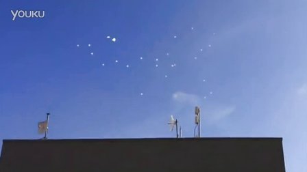 墨西哥空中近30个白色光点UFO
