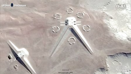 埃及沙漠中的异常建筑的图片