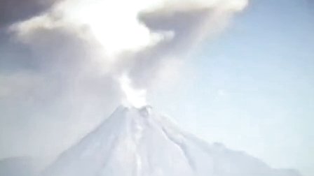 2015年10月20日墨西哥科利马火山喷发时白色UFO&不发光UFO的图片 2015年10月20日墨西哥科利马火山喷发时白色UFO&不发光UFO的图片