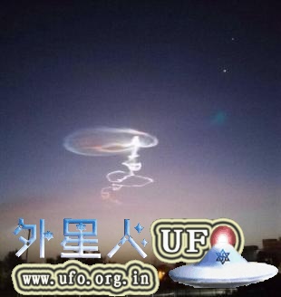 新疆多地网友同时目击巨大UFO奇景2015年11月1日的图片 第4张 2015年11月1日早晨8点新疆多地网友同时目击巨大“UFO”奇景 第4张