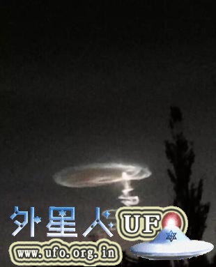 新疆多地网友同时目击巨大UFO奇景2015年11月1日的图片 第1张 新疆多地网友同时目击巨大UFO奇景2015年11月1日的图片 第1张