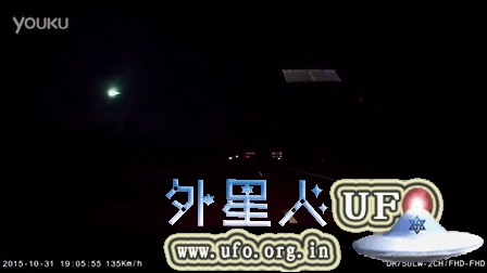 2015年10月31日柏林绿色光球释放出另一个光球UFO的图片