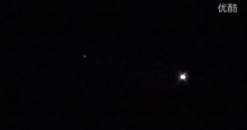 2015年11月6日夜空2个光球UFO