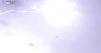 闪电中的UFO