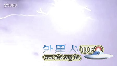 闪电中的UFO的图片