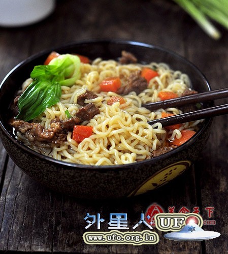 面条营养搭配好菜是关键的图片