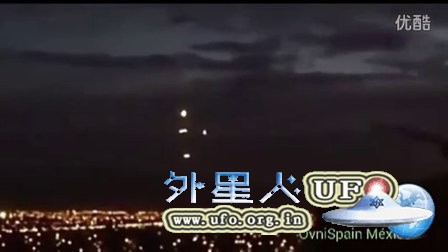 4个白色发光UFO的变化的图片