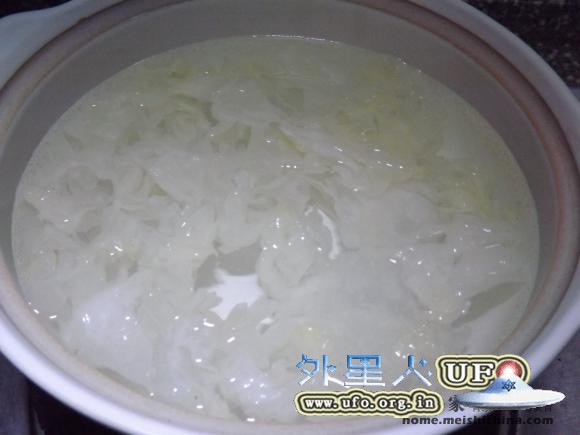 银耳枸杞汤的图片 第1张