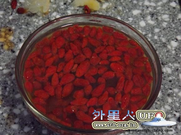 银耳枸杞汤的图片 第2张