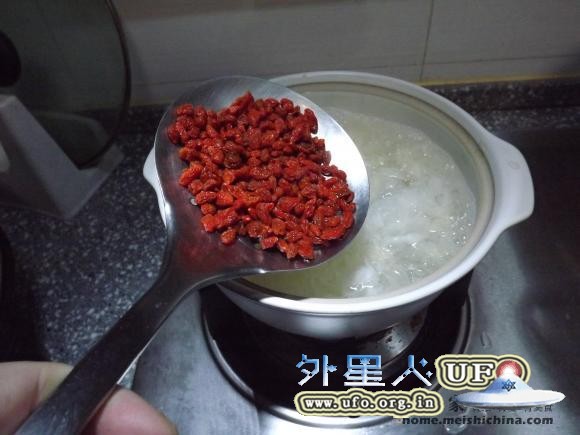 银耳枸杞汤的图片 第2张