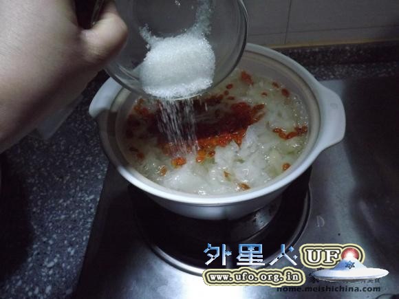 银耳枸杞汤的图片 第1张