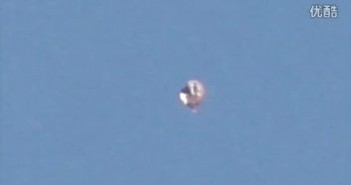 2015年12月29日咖啡色变幻图案气球样发光UFO