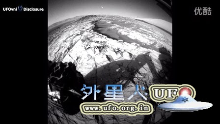 2016年2月22日火星照片上的雪茄型UFO的图片