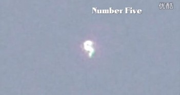 召唤来的数字形发光UFO