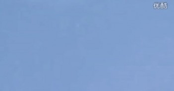 2016年1月3日加拿大一对彩色发光UFO