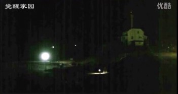 2016年3月17日加拿大监控拍到多个临近海面的UFO（中文）